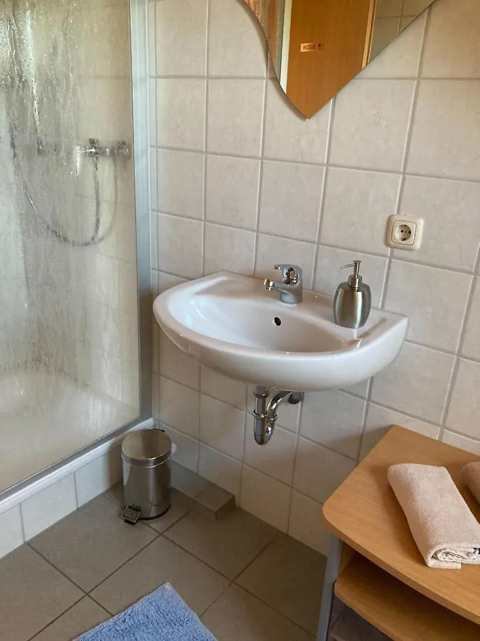 Guest house Familiengasthof Schaller - Zimmer Mit Eigenem Bad/Wc Am Gang Floss